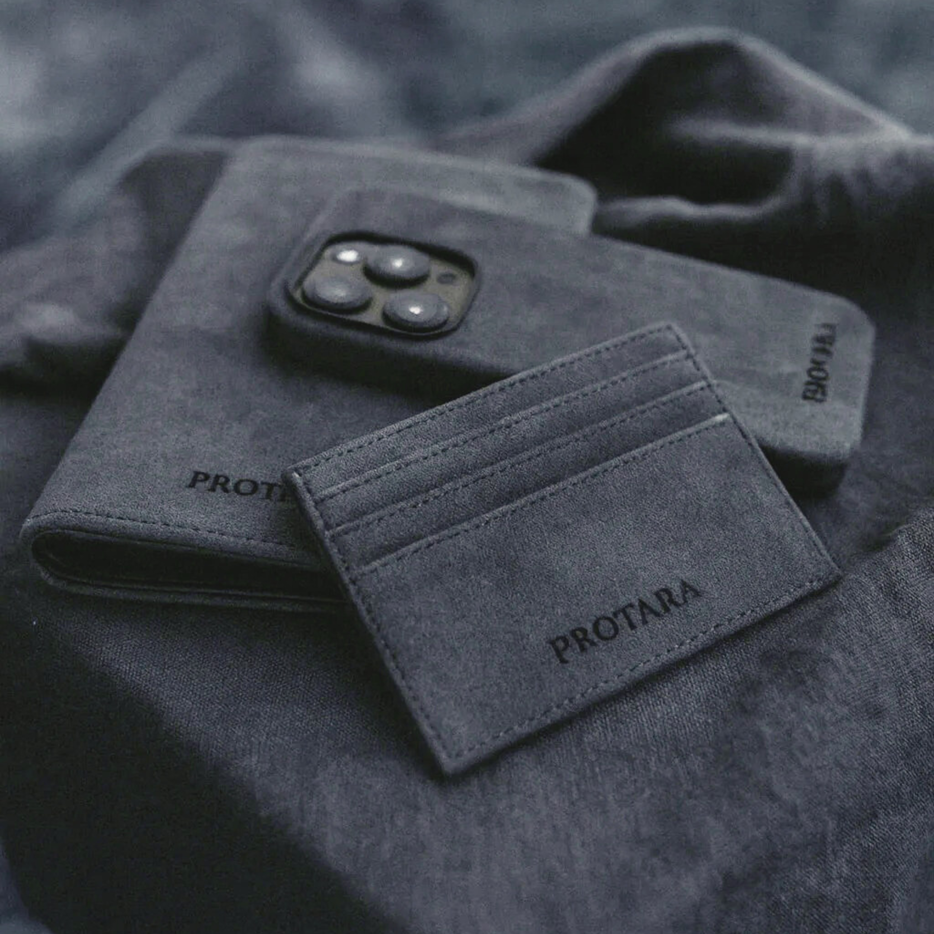 PROTARA Alcantara Kartenetui – Mitternachtsschwarz