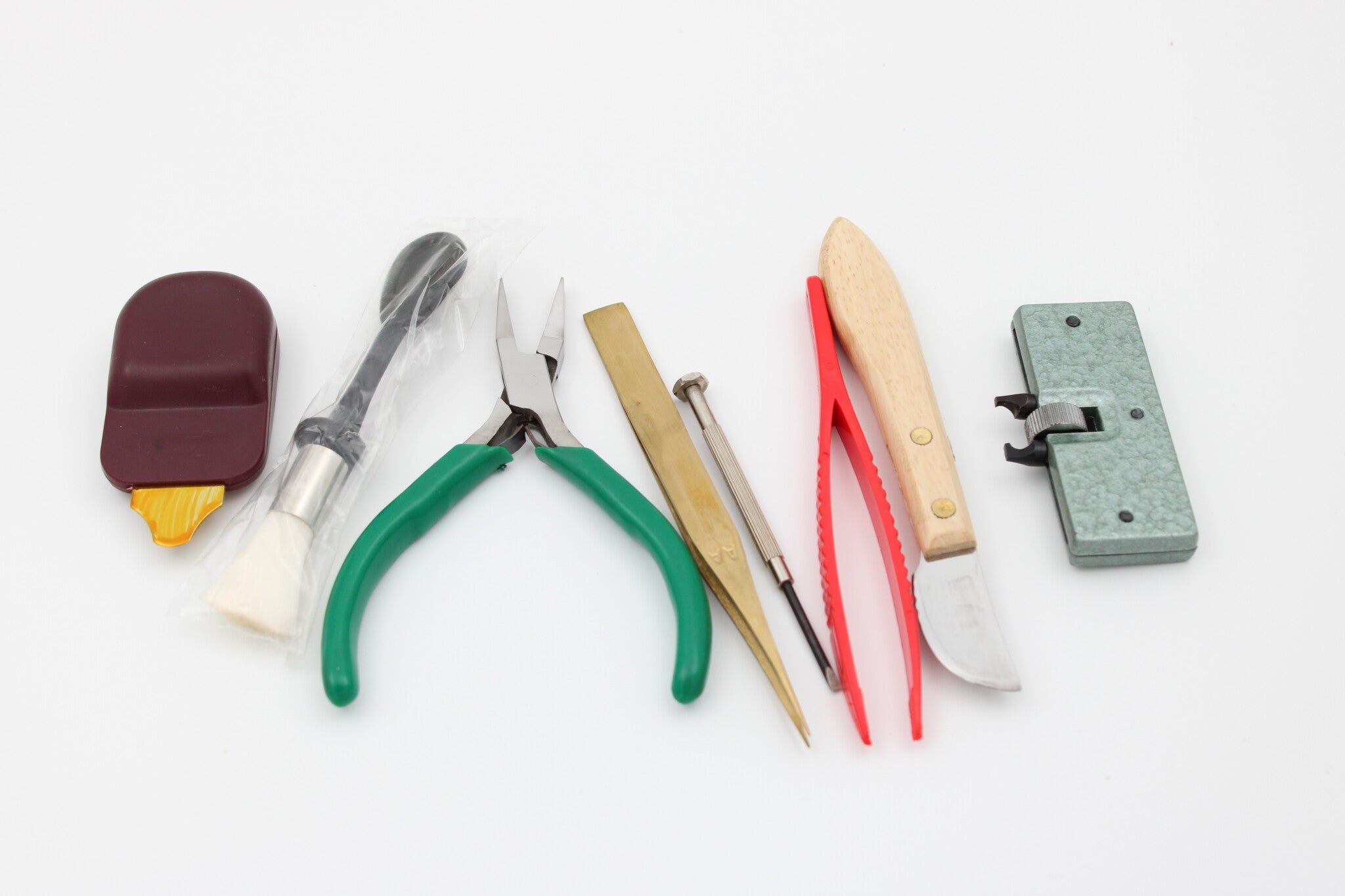 Tool kit for changing watch battery