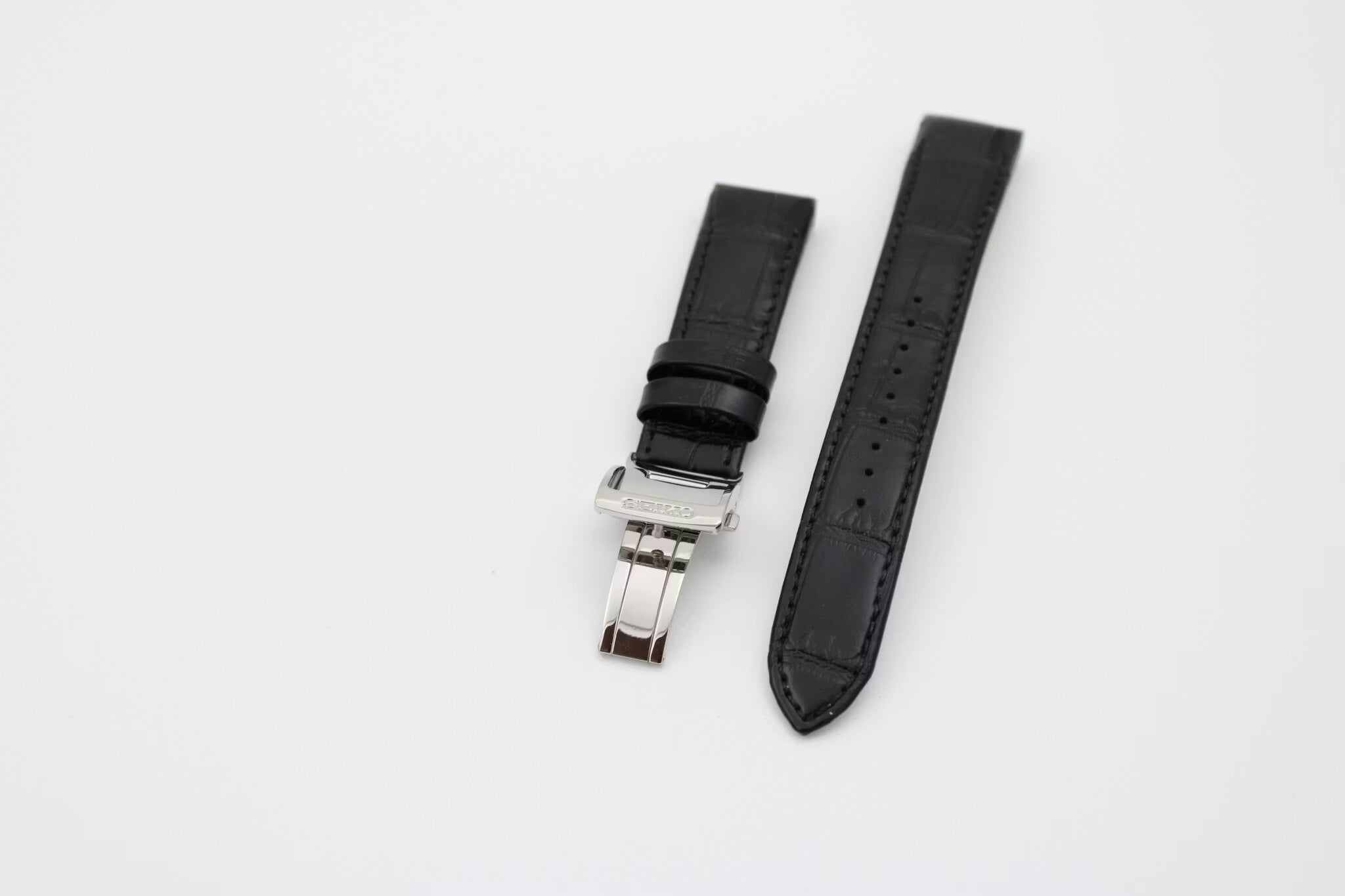 Seiko - 20mm curved Alligator Pattern Leather Strap, Black (4KK6JZ)