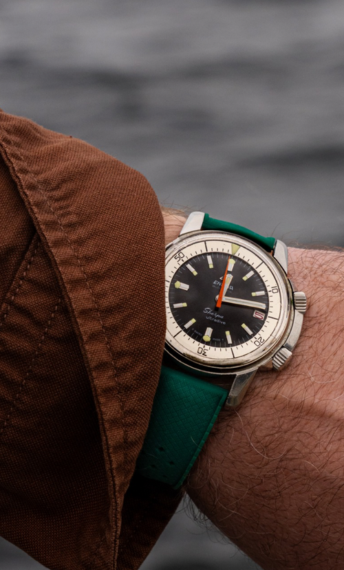 Grünes exotisches Silikonarmband